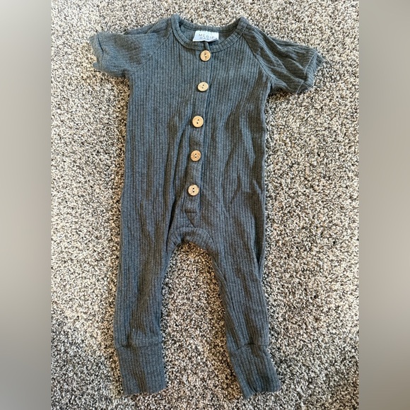 Mebie Baby Boy Baby Girl Gender Neutral Charcoal Button-Up Romper Size 6-12mo - Picture 1 of 4